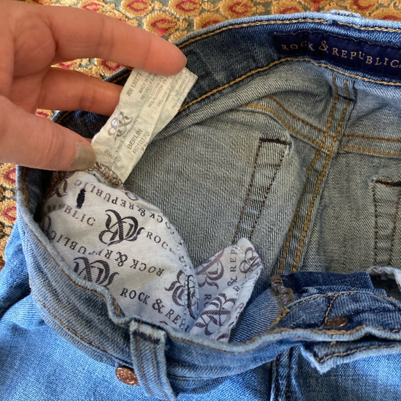 ROCK & REPUBLIC JEANS.           Size 2 - Picture 5 of 6